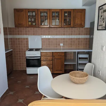 Cozy & Sunny 2-bedroom In Location In The Apartment