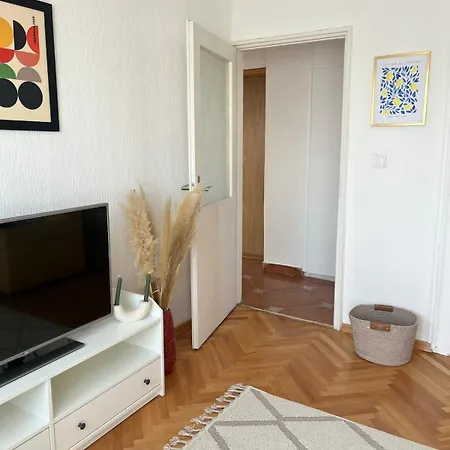 Cozy & Sunny 2-bedroom In Location In The