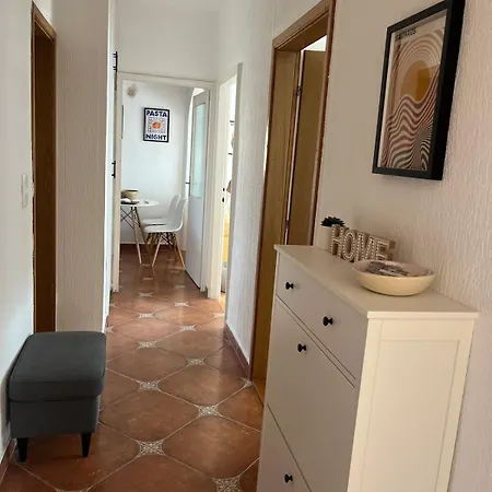 Cozy & Sunny 2-bedroom In Location In The *
