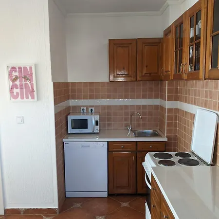 Cozy & Sunny 2-bedroom In Location In The Apartment