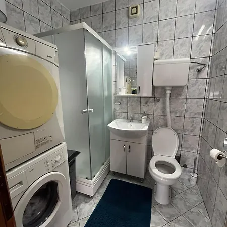 Apartamento Cozy & Sunny 2-bedroom In Location In The Podgorica