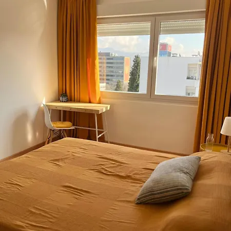 Cozy & Sunny 2-bedroom In Location In The *