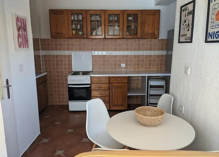 Cozy & Sunny 2-bedroom In Location In The Daire