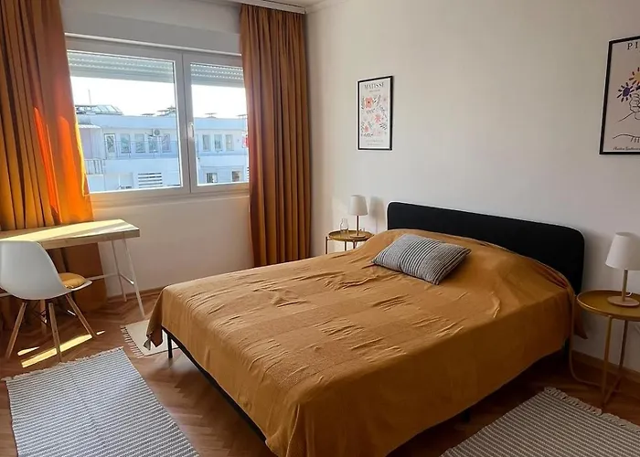 Daire Cozy & Sunny 2-bedroom In Location In The Podgoriçe