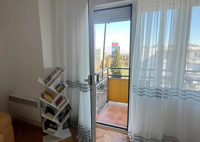 Cozy & Sunny 2-bedroom In Location In The