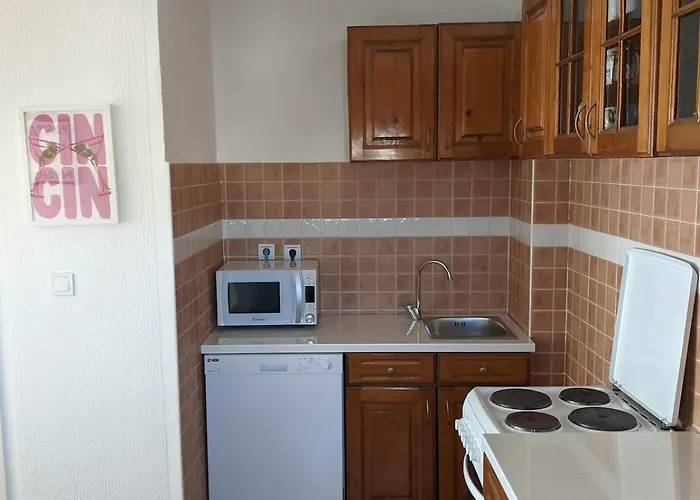 Cozy & Sunny 2-bedroom In Location In The Daire