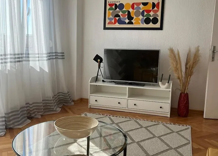 Cozy & Sunny 2-bedroom In Location In The Daire *