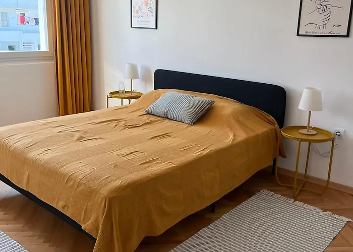 Cozy & Sunny 2-bedroom In Location In The