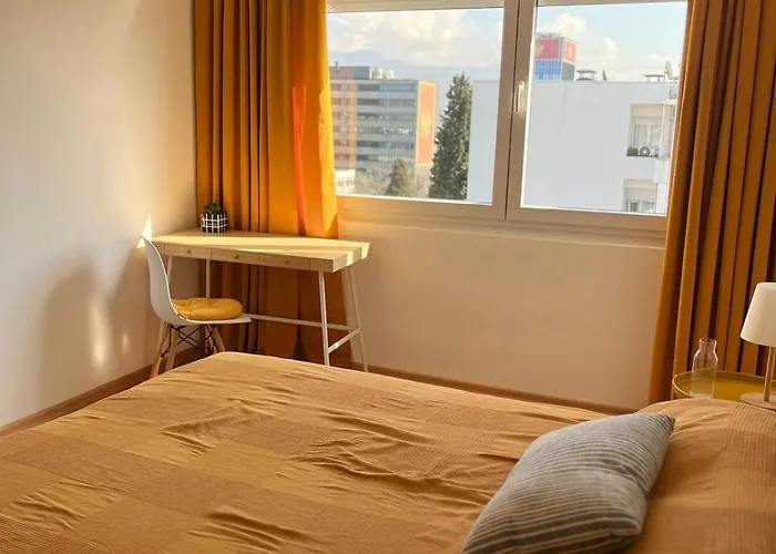 Cozy & Sunny 2-bedroom In Location In The *